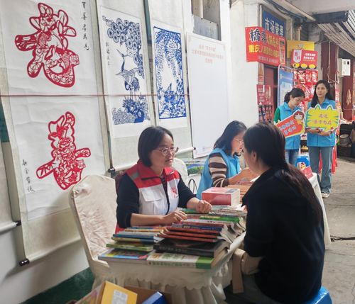 新津舉辦“走進菜市書屋”之圖書漂流暨經典閱讀分享活動